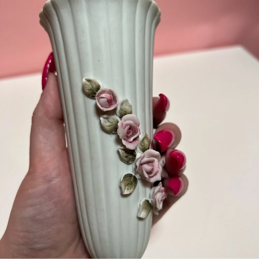 Vintage retro pastel floral rose vase - Picture 6 of 8